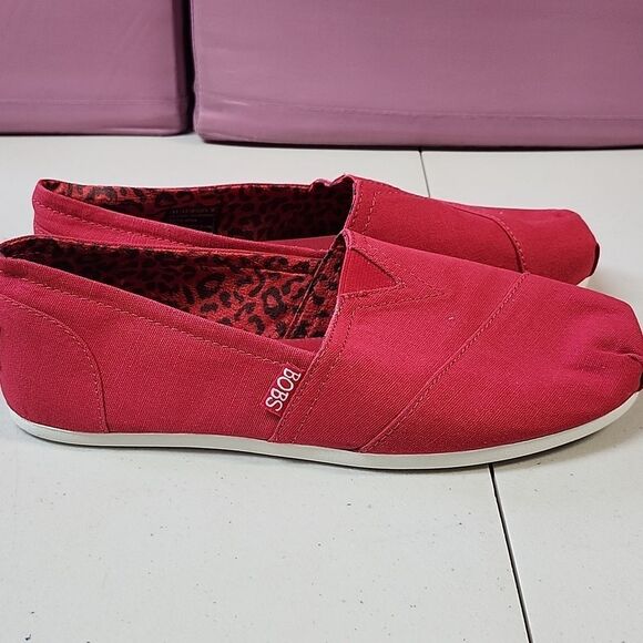 Bobs By Skechers 8.5 Red Canvas Pull Ons - NWOT - Picture 4 of 7